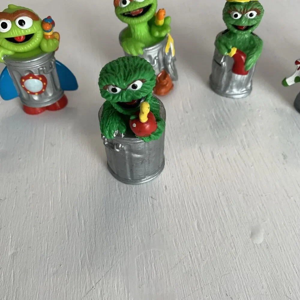 Lot Of Tyco Vintage Sesame Street Figures Oscar Christmas Stocking, Apppe Figure